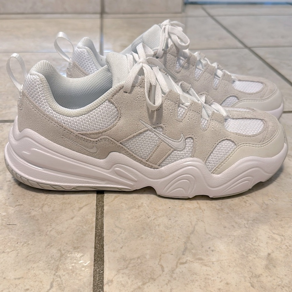 Nike Tech Hera white sneaker